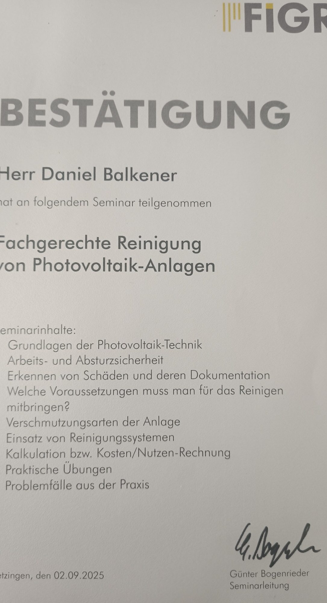 Auf dem Foto zu sehen ist Die Bestätigung dass am Seminar "fachgerechten Reinigung von Photovoltaikanlagen "beim   FIGR teilgenommen wurde